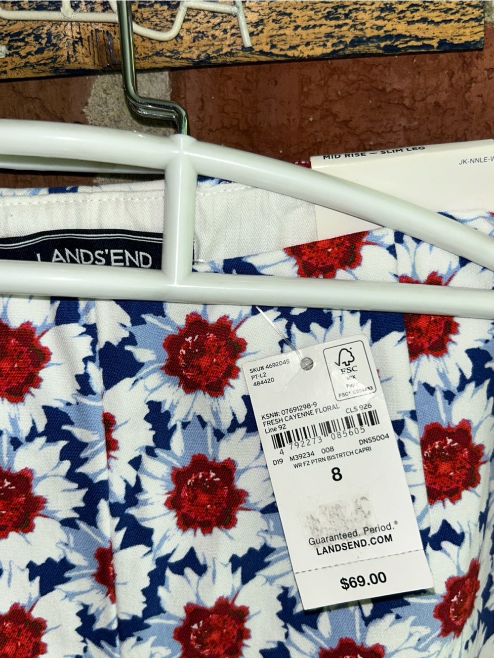 LANDS' END-navy blue/white/red"Crop Leg Mid Rise"-8 New! Retails $69